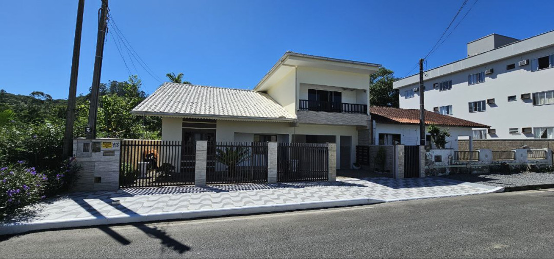 Casa à venda na Barra do Rio Cerro em Jaraguá do Sul