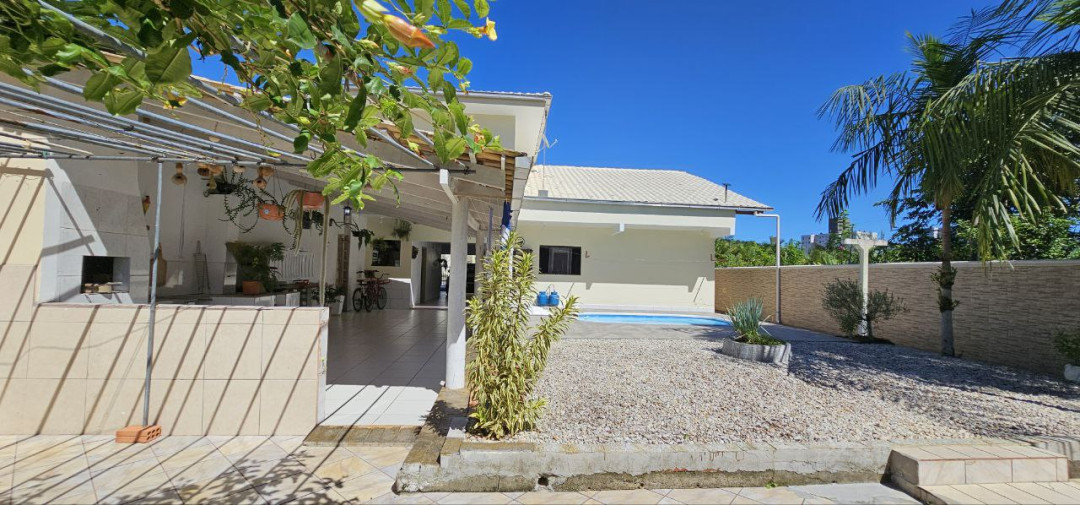 Casa à venda na Barra do Rio Cerro em Jaraguá do Sul