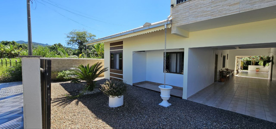 Casa à venda na Barra do Rio Cerro em Jaraguá do Sul