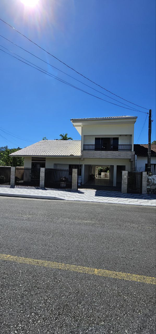 Casa à venda na Barra do Rio Cerro em Jaraguá do Sul