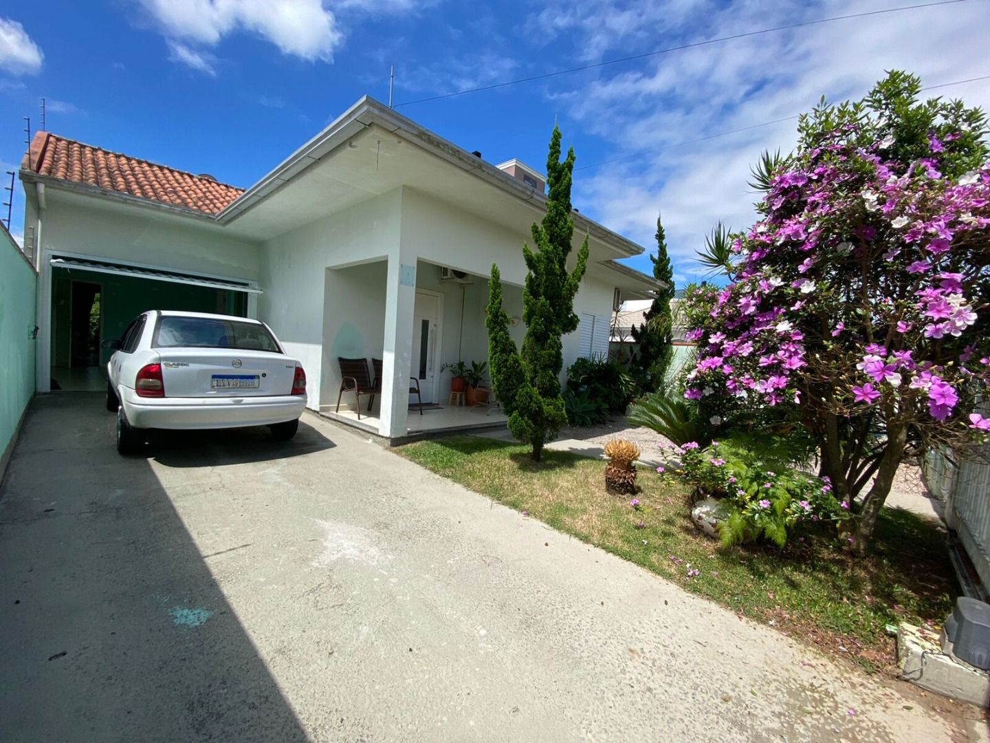 Casa com três dormitórios no bairro Areias em Tijucas