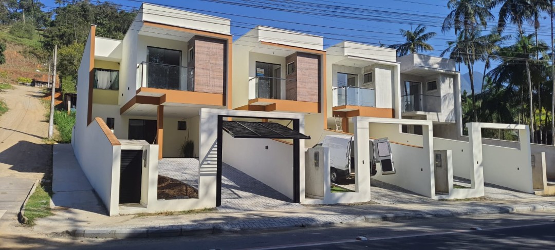 Sobrado Geminado na Ilha da figueira