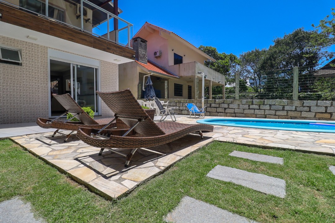 CASA COM PISCINA PRAIA DE MARISCAL